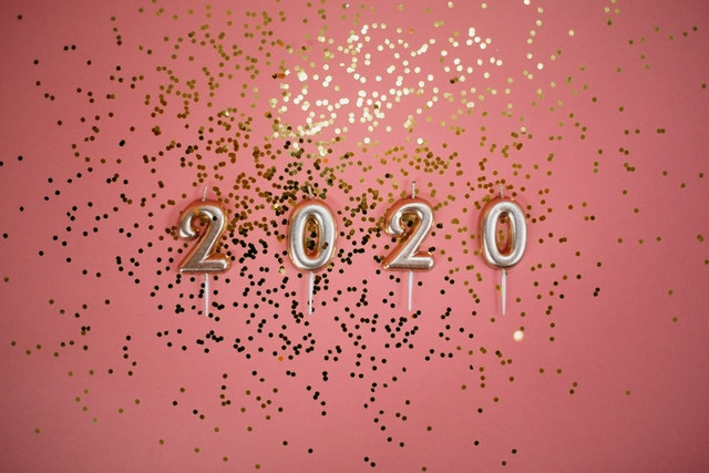 2020 on pink background